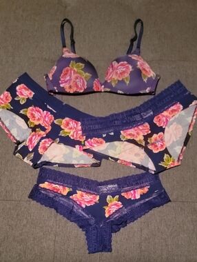 NWT Victoria's Secret 2013 Sapphire Rose Bra 32C Panties S Set)